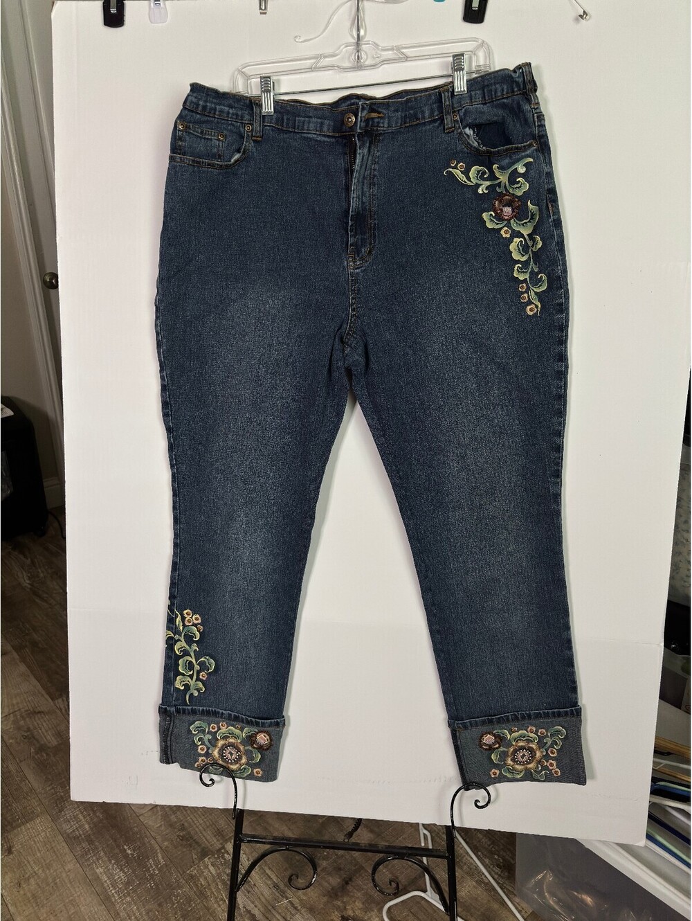 DG2 Embroidered Cropped Blue Jeans Womens 20W - Picture 1 of 8